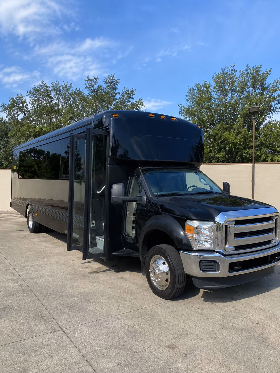 glendora 20 passenger party bus