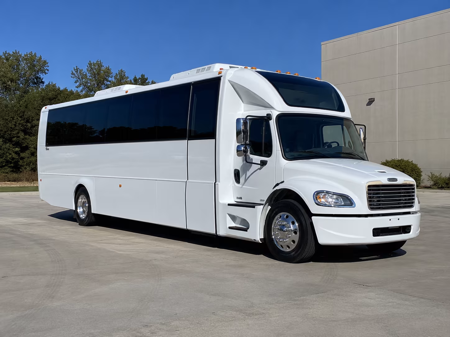 glendora 28 passenger party bus